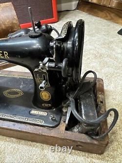 Vintage Singer 99K Sewing Machine 1920's With original Wooden case