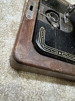 Vintage Singer 99K Sewing Machine 1920's With original Wooden case