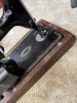 Vintage Singer 99K Sewing Machine 1920's With original Wooden case