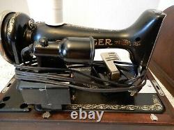 Vintage Singer Model 99 1927 Sewing Machine With Bentwood Case And Key