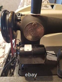 Vintage Singer Model 99. 1945 AG183845 Portable Sewing Machine With Case Tested