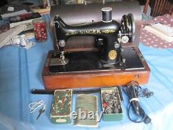 Vintage Singer Model 99 Portable Sewing Machine with Bentwood Case 8/29/1927