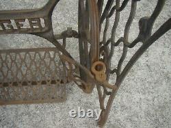 Vintage Singer SINGER TREADLE SEWING MACHINE Cast Iron Base Table Legs