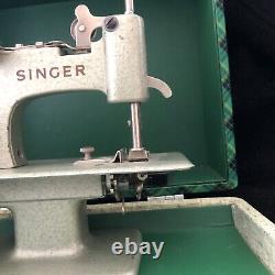 Vintage Singer Sewhandy Children's Sewing Machine with Case