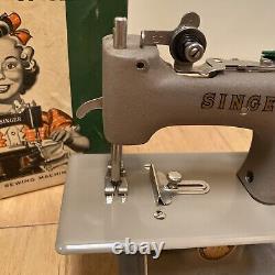 Vintage Singer Sewhandy Model 20 Children's Kids Sewing Machine With Original Box