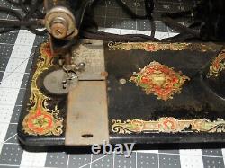 Vintage Singer Sewing Machine 128K La Vencedora 1926 with original manual