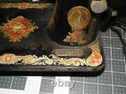 Vintage Singer Sewing Machine 128K La Vencedora 1926 with original manual