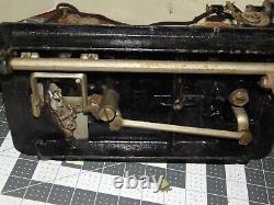 Vintage Singer Sewing Machine 128K La Vencedora 1926 with original manual