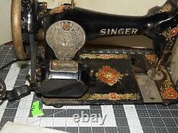 Vintage Singer Sewing Machine 128K La Vencedora 1926 with original manual