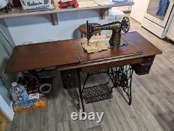 Vintage Singer Sewing Machine Cabinet Model G4625412