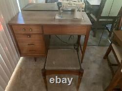 Vintage Singer Sewing Machine Good Condition