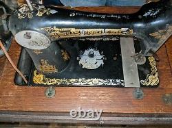 Vintage Singer Sewing Machine In Wood Cabinet