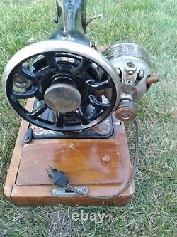 Vintage Singer Sewing Machine In Wooden Case #G7112166 With Hamilton Beach Motor