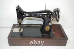 Vintage Singer Sewing Machine Model 99 With Carrying Case TESTED, WORKS