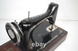 Vintage Singer Sewing Machine Model 99 With Carrying Case TESTED, WORKS