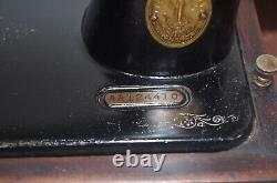 Vintage Singer Sewing Machine Model 99 With Carrying Case TESTED, WORKS