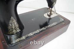 Vintage Singer Sewing Machine Model 99 With Carrying Case TESTED, WORKS