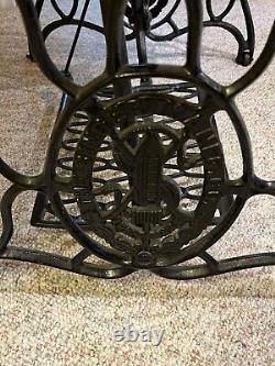 Vintage Singer Sewing Machine Treadle Cast Iron Stand Table