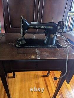 Vintage Singer Sewing Machine in Cabinet Circa 1926