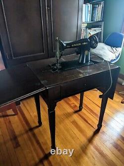 Vintage Singer Sewing Machine in Cabinet Circa 1926