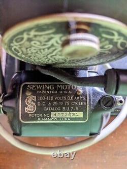 Vintage Singer Sewing Machine in Cabinet Circa 1926