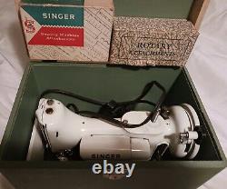 Vintage Singer Sewing Machine withcase, attachments & accessories. 110-120 volt