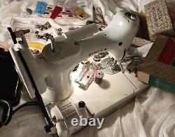 Vintage Singer Sewing Machine withcase, attachments & accessories. 110-120 volt