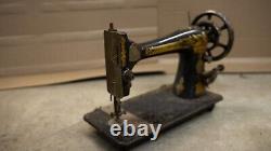 Vintage Singer Treadle Sewing machine 1930s