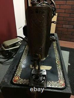 Vintage/antique Singer Portable Sewing Machine Beautiful