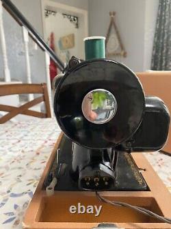 Vintage black Singer Sewing Machine Model 15-19 with Case