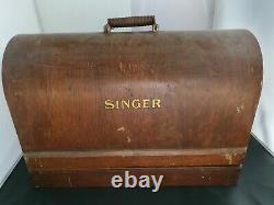 Vintage singer model 99k hand crank sewing machine with wooden case