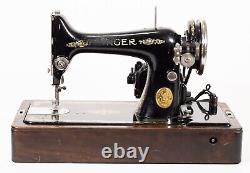 Vtg Antique 1926 Singer Sewing Machine Model 99K with Case for Parts or Repair