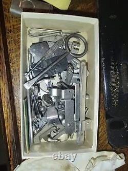 Vtg Antique Singer Treadle Sewing Machine Table Cabinet Cast Iron Wood Oak