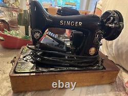 Vtg. Singer Sewing Machine 33681-14 99k series portable Case Pedal Light WORKS