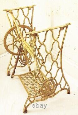 Vtg antique Singer treadle sewing machine cast iron base frame stand