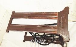 Vtg antique Singer treadle sewing machine wood & cast iron base frame stand