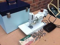 White Vintage Singer 221, 221K Portable Featherweight Sewing Machine