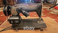 Works Good Antique SINGER Model 15 Sewing Machine AG Serial # Series READ