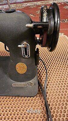 Works Good Antique SINGER Model 15 Sewing Machine AG Serial # Series READ