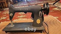 Works Good Antique SINGER Model 15 Sewing Machine AG Serial # Series READ