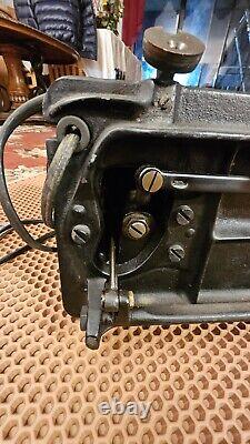 Works Good Antique SINGER Model 15 Sewing Machine AG Serial # Series READ