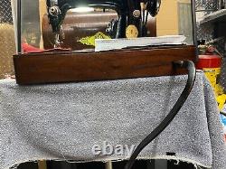 (1) 1925 (2) 1929,99 K Singer Sewing Machine & Bentwood Case Avec Le Contrôle Du Genou