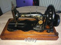 1890 Base De Violon Chanteur Antique 12k Machine À Coudre Manivelle Feuilles D'acanthe
