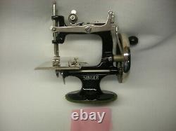 1900 Antique Singer Sewhandy Modèle 20 Childs Toy Couture Machine