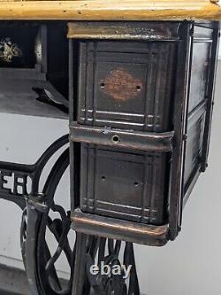 1904 Singer Modèle 27 Machine À Coudre Avec Bureau En Fonte Treadle
