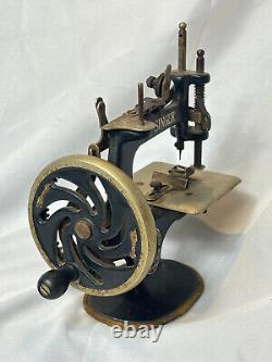 1910 -1934 Machine à coudre miniature Singer Sew Handy Model 20 jouet pour enfants