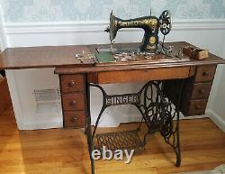 1910 Singer Treadle Sewing Machine Avec 7 Tiroirs Cabinet Exc. Condition Extras