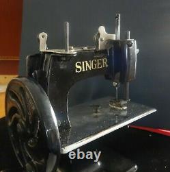 1920's Antique Singer Model 20 Child’s Sewing Machine Withoriginal Case 10x8x5 In