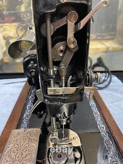 1925 99 K Singer Sewing Machine & Bentwood Case Avec Contrôle De Genou