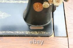 1926 Singer Sewing Machine Avec Singer No 40 Sewing Table / Cabinet Dark Walnut